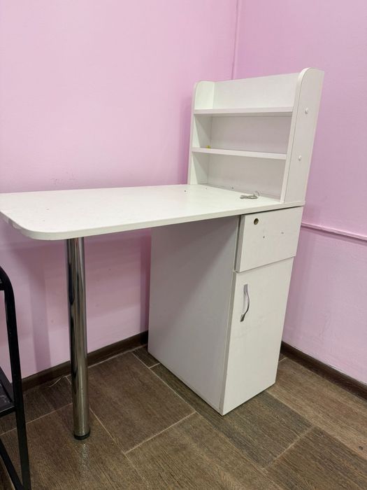 Продам стол маникюрный