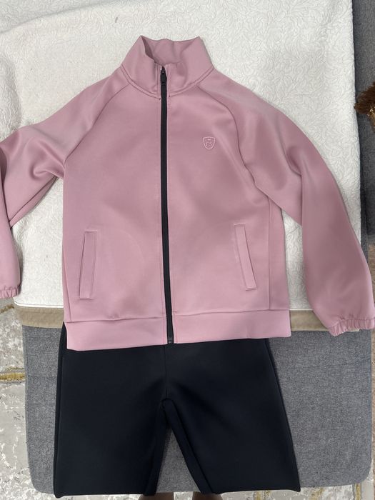 Продам костюм на девочку подростка