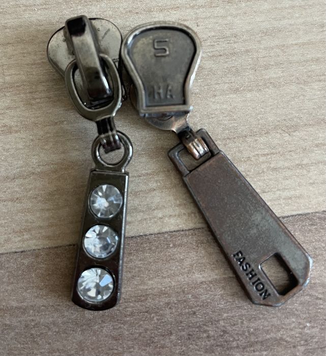 Продаются бегунки на молнию