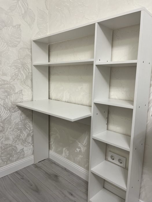 ПРОДАЕТСЯ компьютерный стол