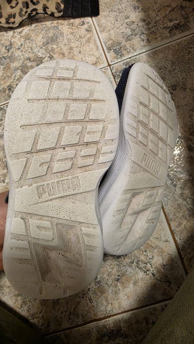 Подарявам детски обувки