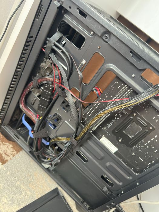 Vand pc gaming 2200 de lei