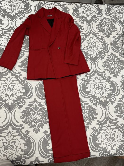 Продам брючные костюмы