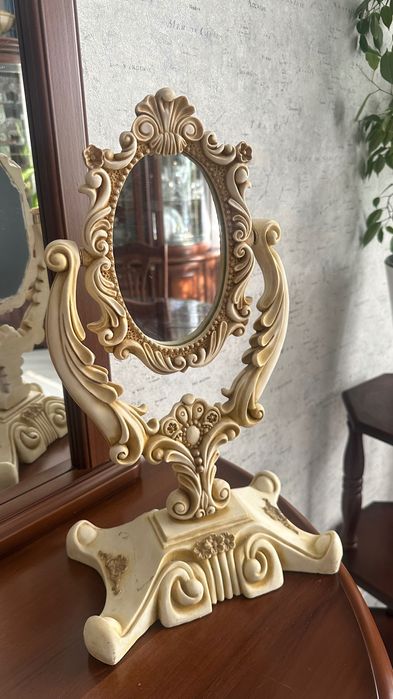 Настольное зеркало