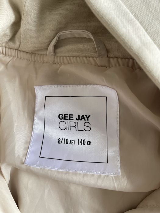 Бомбер-ветровка на девочк