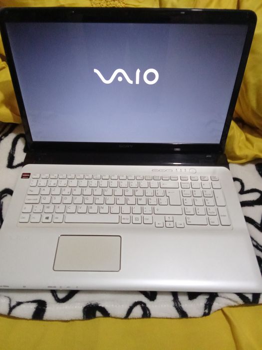 Vând laptop SONY