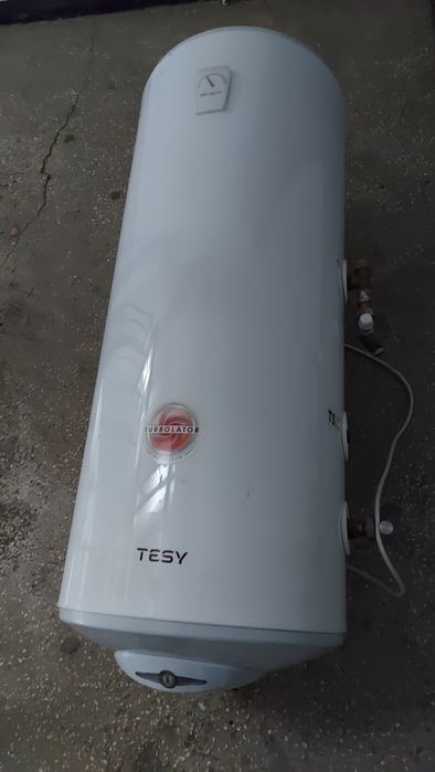 Vând centrala pe lemne+boiler termoelectric de 120 ltr