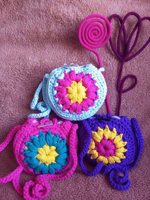 Продаются яркие сумочки