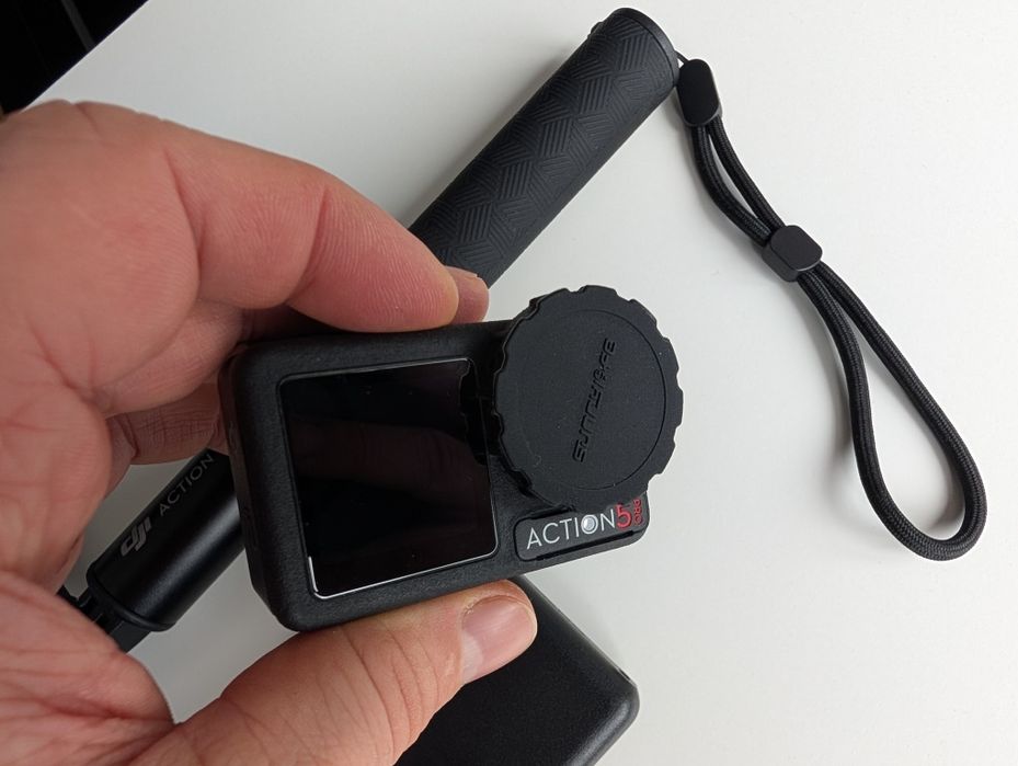 DJI Action 5 Pro Adventure Combo + Care Refresh