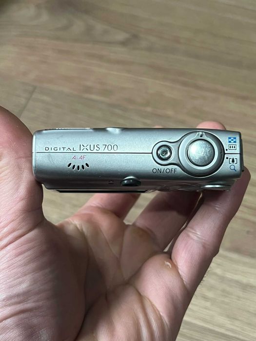Aparat foto digital camera Canon IXUS 700 printeaza data si ora pe poza,statii itp, poze retro, pachet complet, baterie, card incarcator