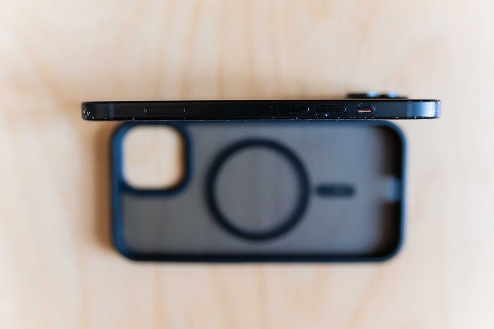 iPhone 15 128GB Black Neverlocked. Carcasa + folie de protectie Alien Surface