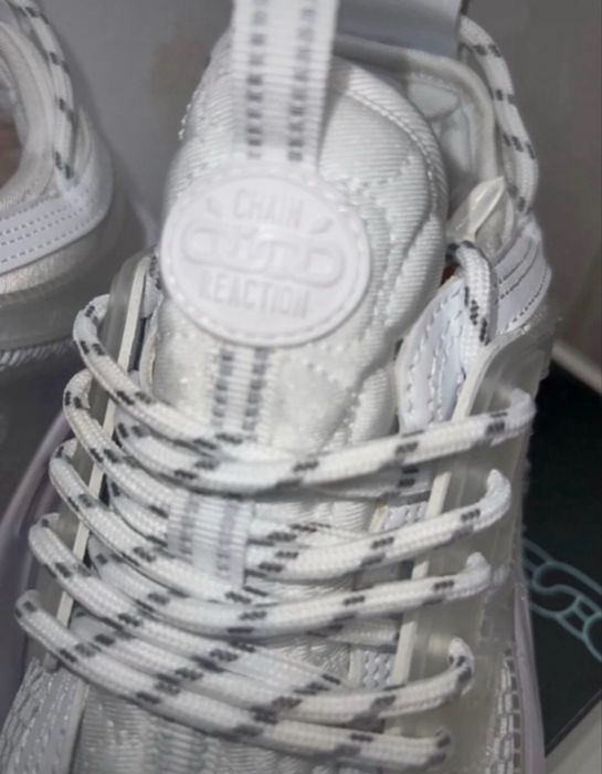 Versace chain reaction