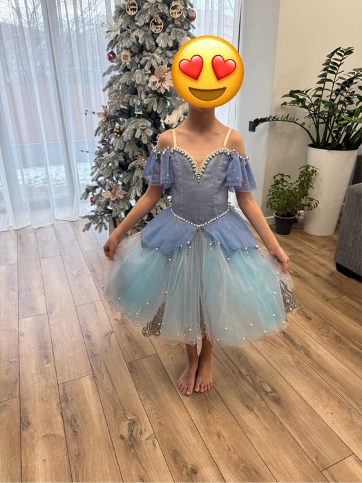 Продам платья, на возраст 6-8 лет