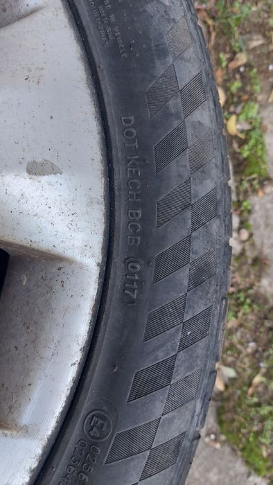4 бр. летни гуми 215/50 R17 с алуминиеви джанти – комплект