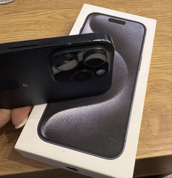 iPhone 15 pro 256gb 90% battery