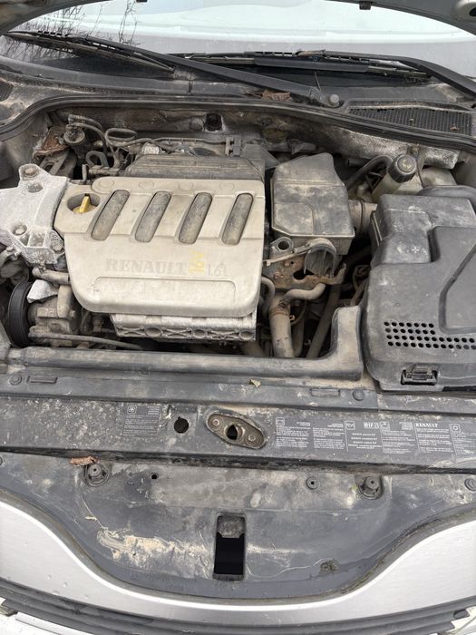 Vand /dezmembrez renault laguna 2002