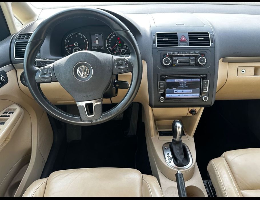 Volskwagen Touran istoric reprezentanta
