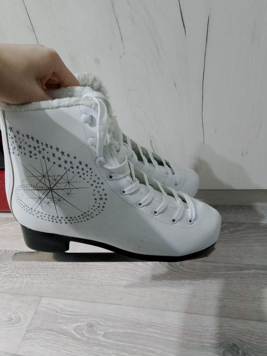Женские коньки 39-40размер
