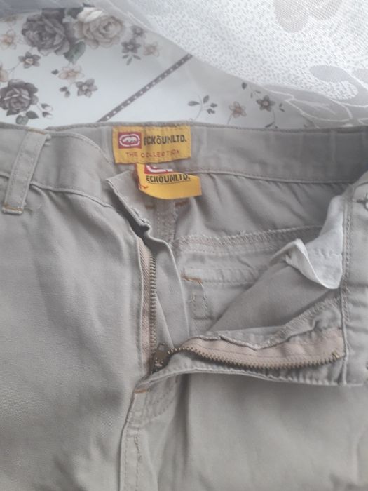 Продам джинсы на мальчика.