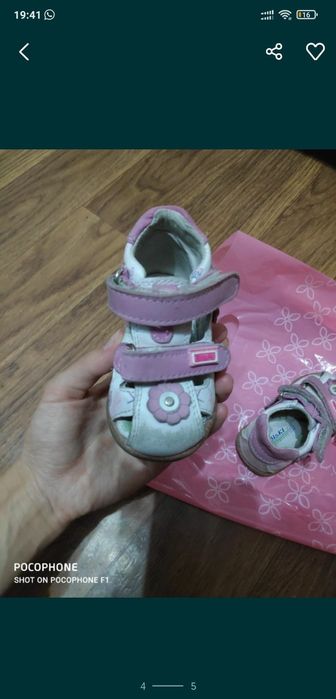 Продам детскую обувь