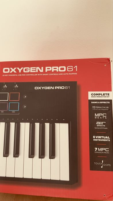 Vând USB midi controller cu 61 clape