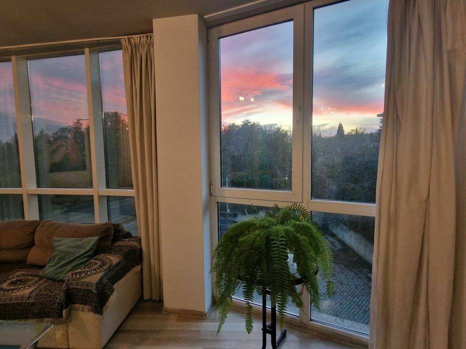 Продава се Двустаен апартамент в Варна, м-т Траката - 70 кв.м за 1268 €/кв.м - Снимка #6