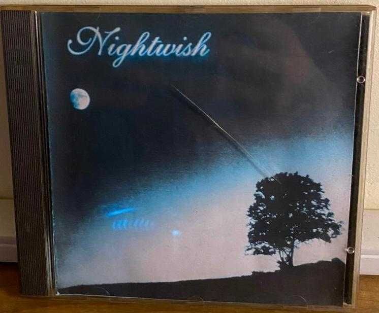 Спешно! колекцията си от CD-та на Nightwish