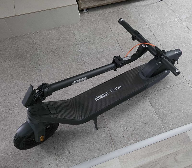 Trotineta electrica NINEBOT E2 Pro, 10 inch, negru, 100km mersi