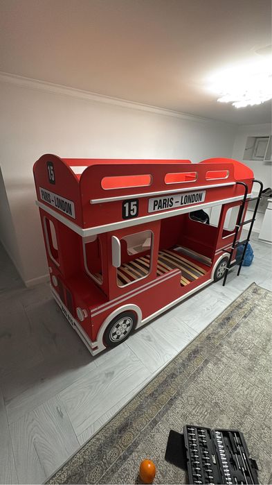 Кровать двух этажная