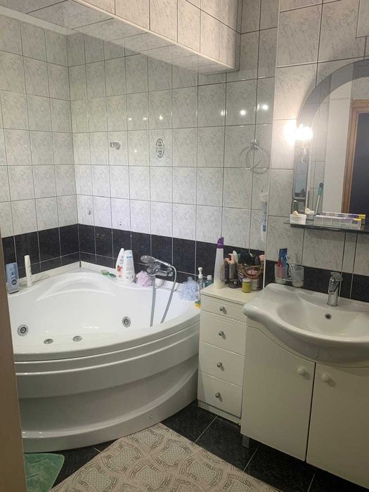 De vanzare apartament 4 camere