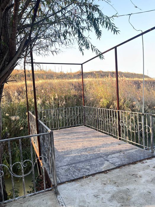 Продается Дача с выходом на речку, в Кибрае на Майском. 6+4 соток