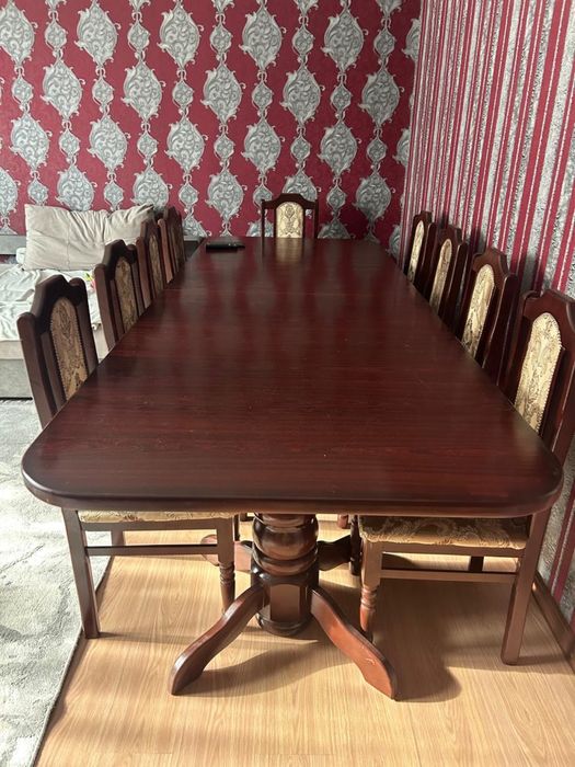 Продам стол и 12 стульев