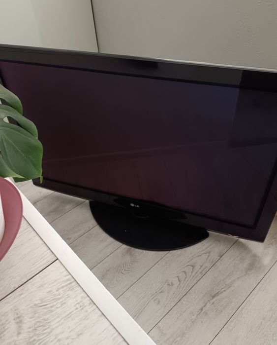 Продаю телевизор LG