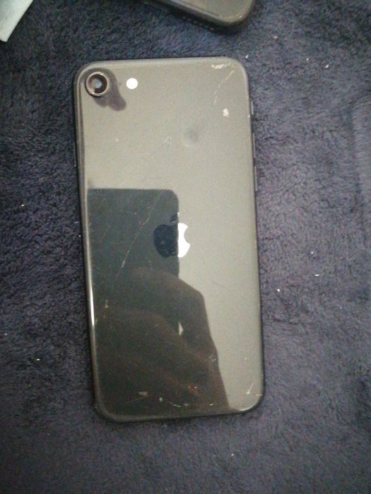 Айфон SE памят 128 емкос 75..