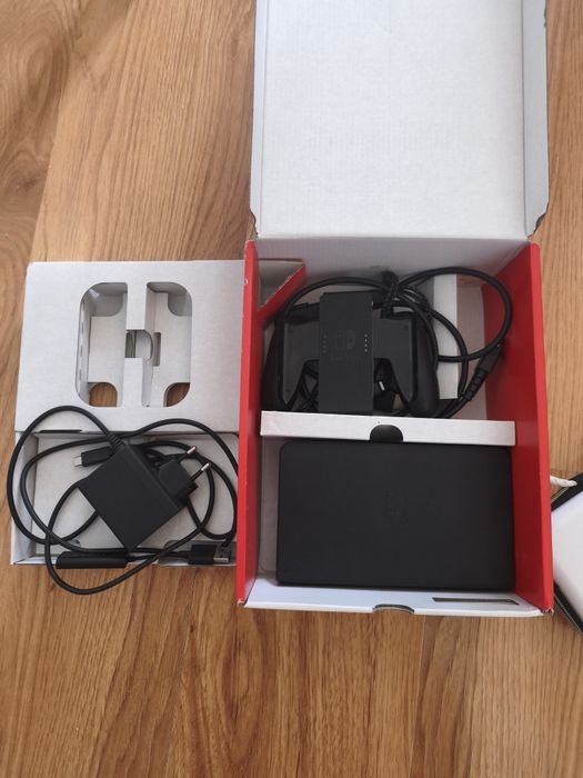Nintendo Switch 1 OLED + SD card + Legends of Zelda case