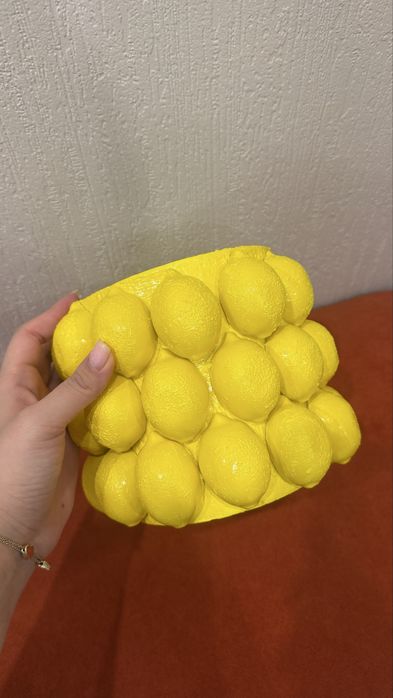 Ваза с лимонами