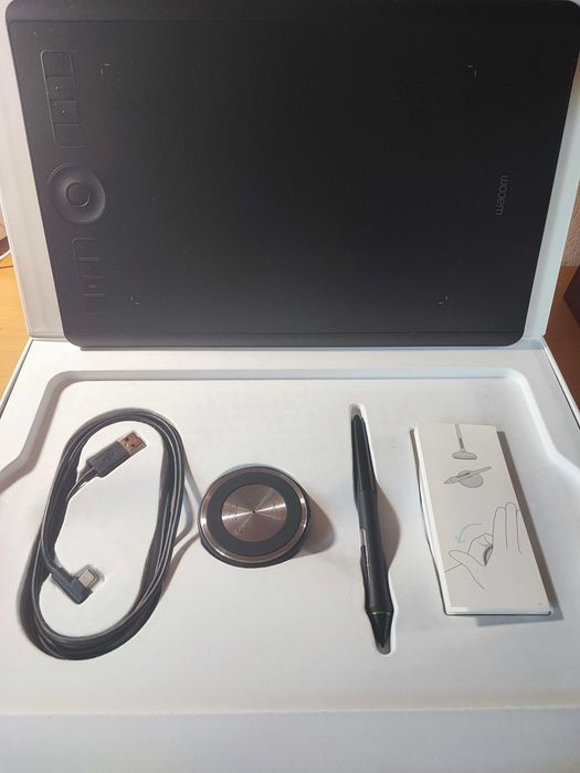 Tabletă grafică Wacom IntuosPro M PTH-660 + creion WacomPro +accesorii