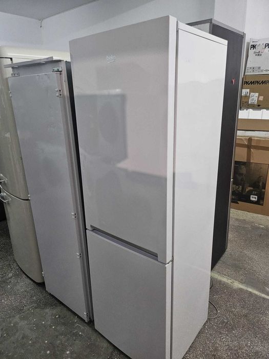 Frigider Beko RCSA330K30WN  300l ,185 cm Iluminare LED No Frost alb perlat !