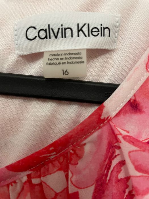 Vand rochie noua cu eticheta Calvin Klein