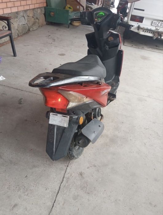 Продаётся скутер 80 кубов