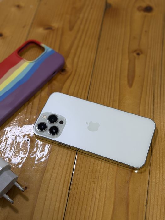 iPhone 13 Pro Max Alb, stare impecabila | Adaptor original + husa cadou!