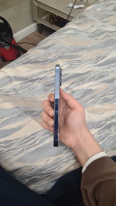 Iphone 13 pro,в ярко голубов цвете