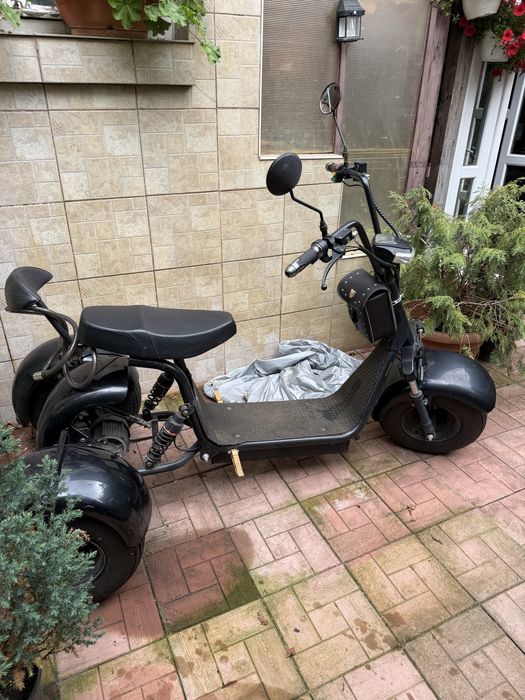 Scuter electric cu 3 roti