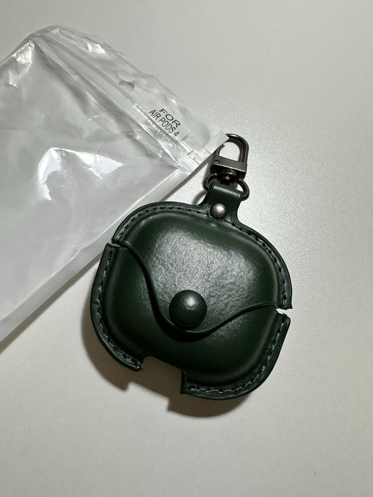 Чехол. AirPods 4