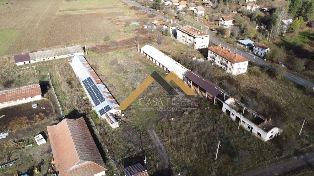 Продава се Промишлена сграда в с. Филиповци, Област Перник - 7671 кв.м за 20 €/кв.м - Снимка #2