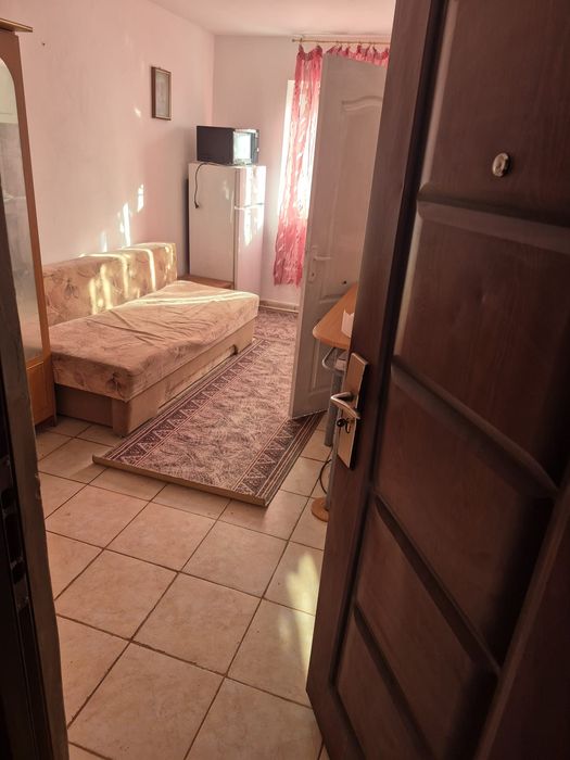 Garsoniera canta la bulevard