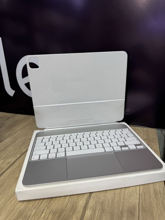 Prodam Apple MagicKeyboard 13 M4 M5