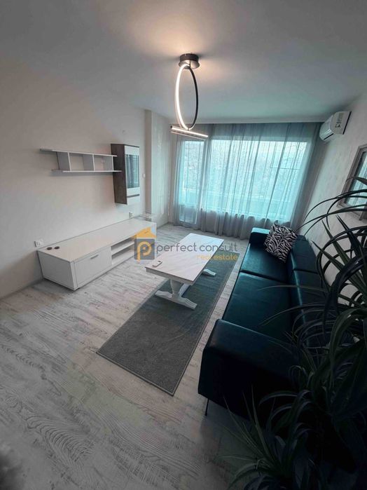 Двустаен апартамент в Младежки Хълм