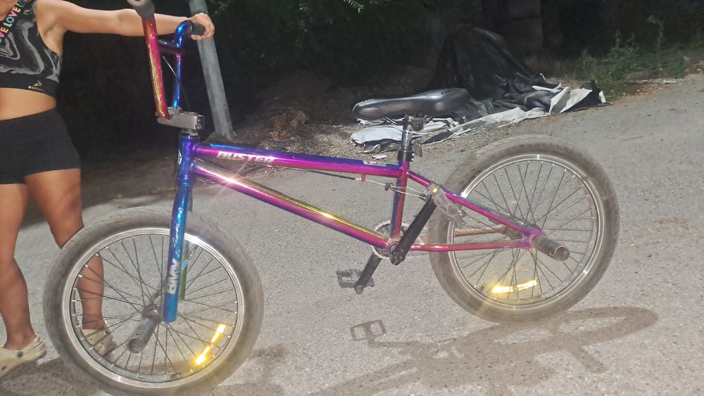Продам велосипед BMX  цвет мультиков