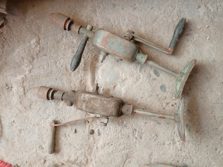 Scule / obiecte vechi de decor.